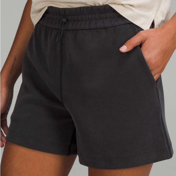 Lululemon Softstreme High-Rise Shorts 4” - Picture 1 of 3
